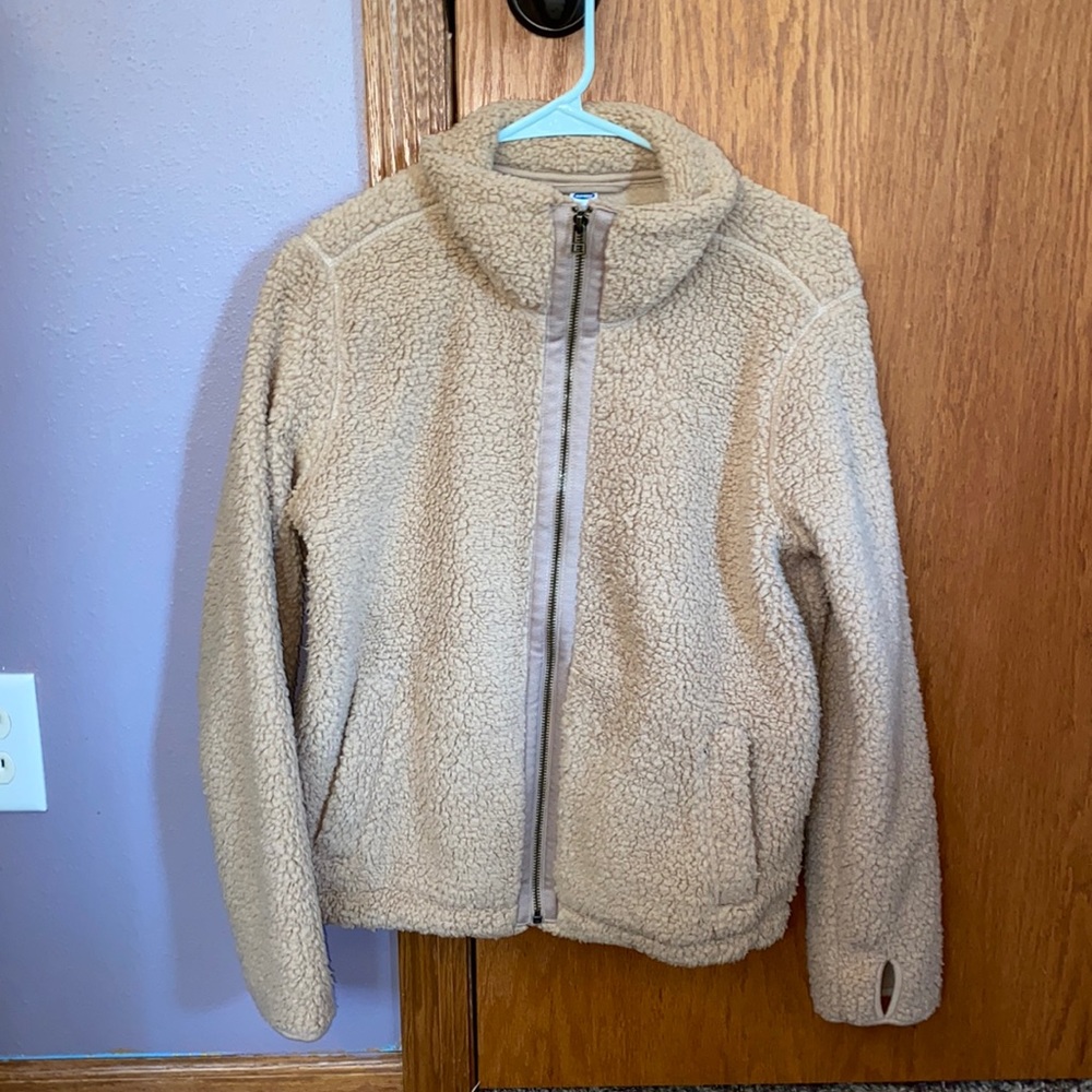 Sherpa zip up jacket. Never been worn
